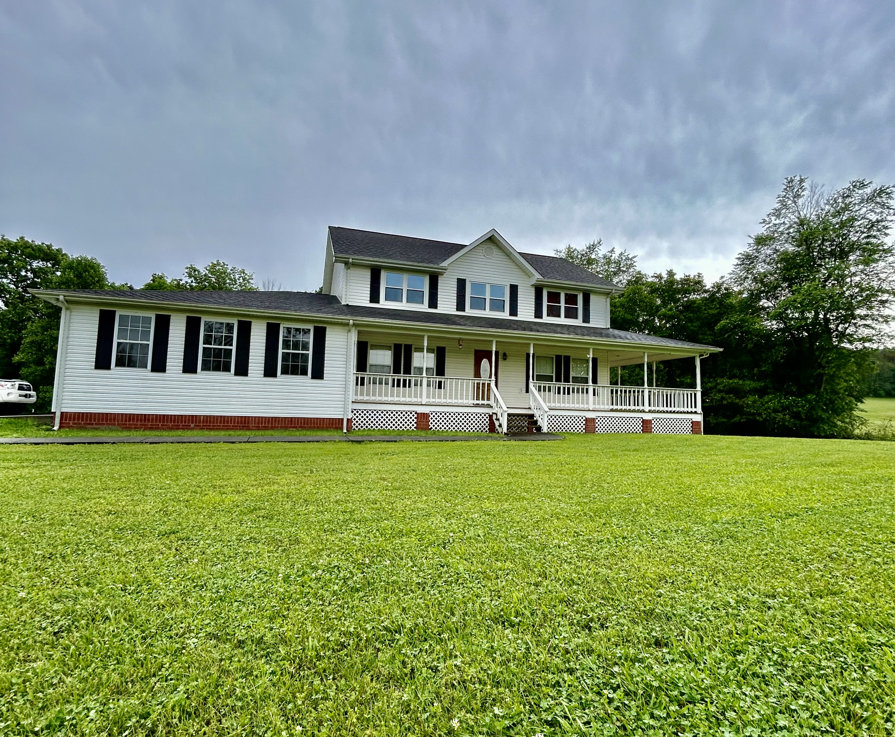 Farm House Washing in Dunlap, TN