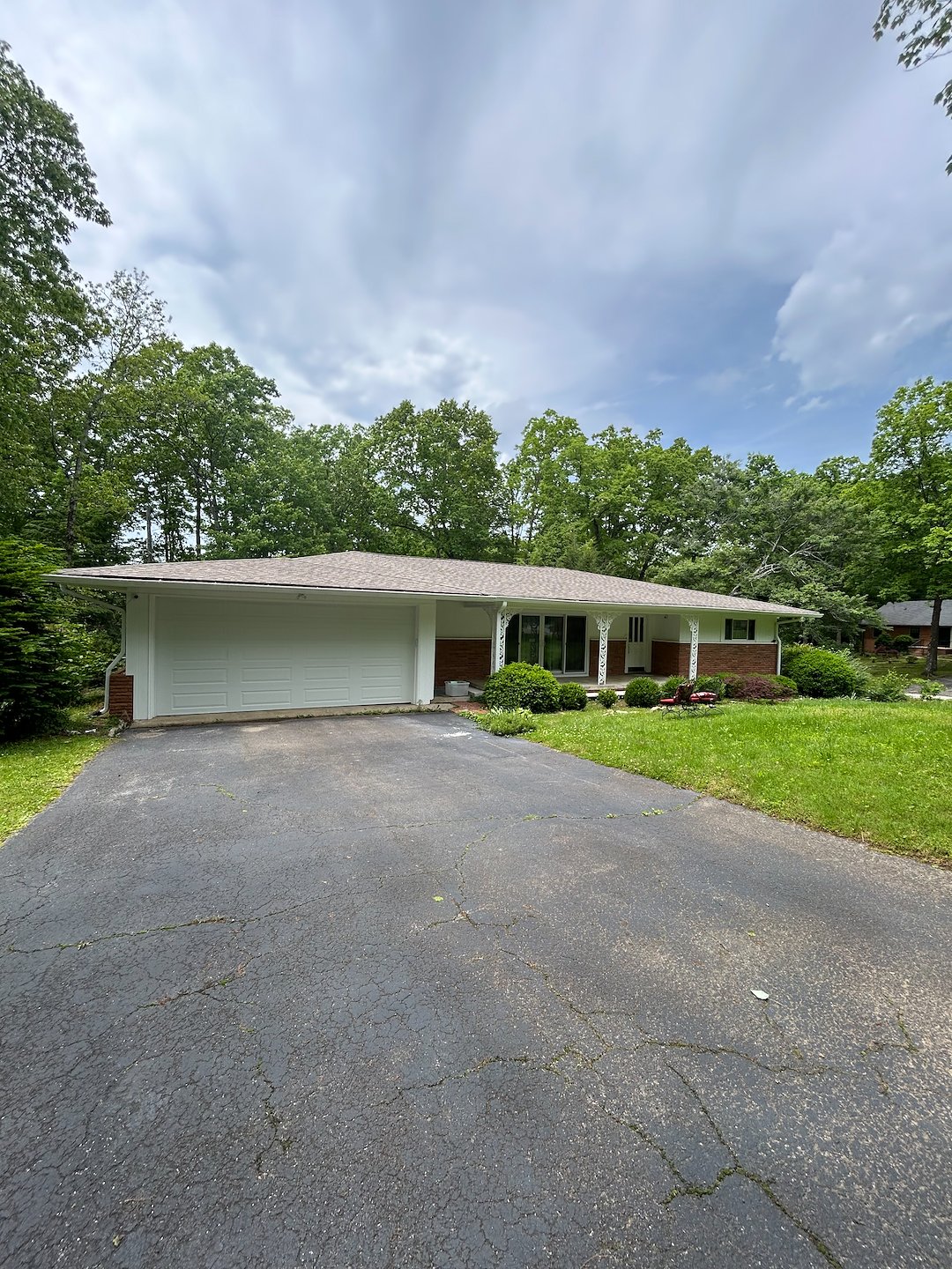 House washing and gutter cleaning on Signal Mountain, TN